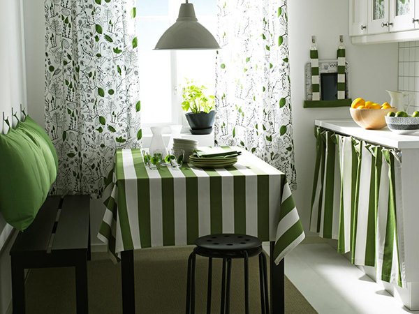Декорирование кухни текстилем зеленого цвета