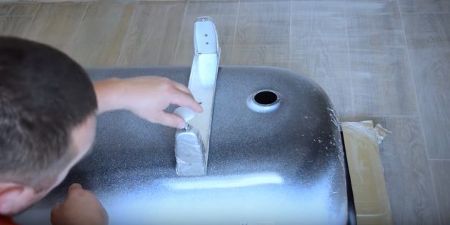 Установка ванны: как монтировать ножки стальной ванны