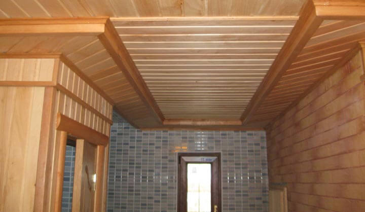 Делаем потолок в ванной комнате своими руками каркасного дома.