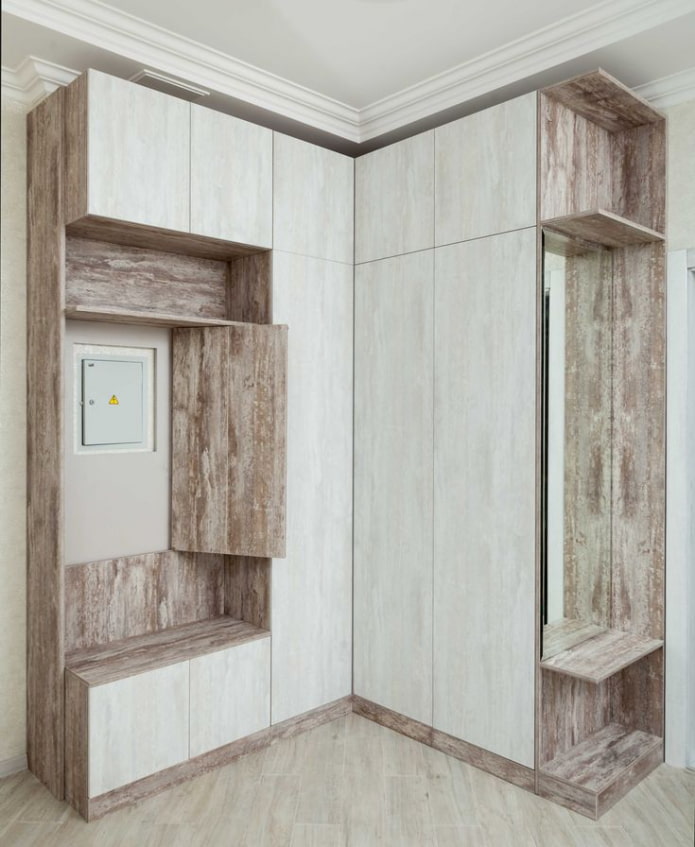 шкаф г-образной формы в интерьере коридора