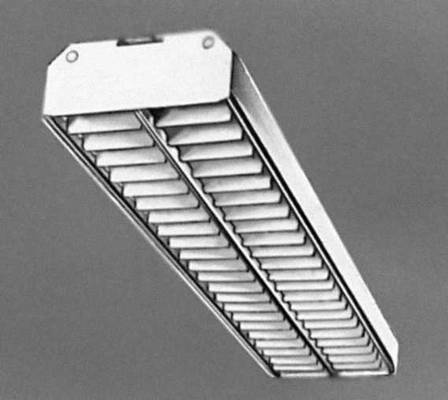 Светильник, предназначенный для общего освещения в промышленных зданиях. Источником света служит люминесцентная лампа.