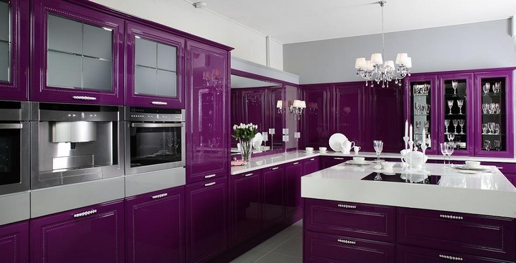 Большая фиолетовая кухня
