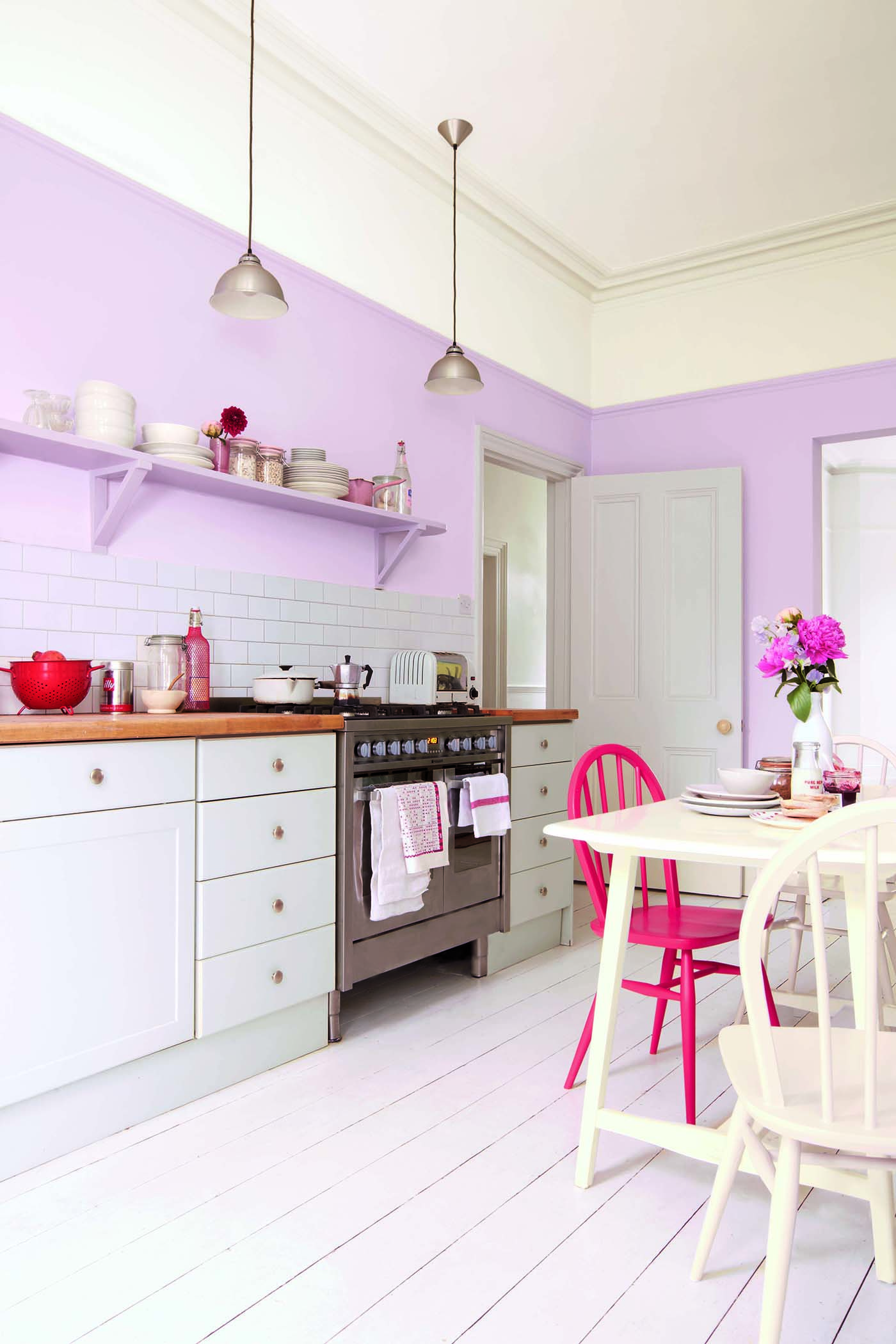 Кухонный стол к фиолетовой кухне