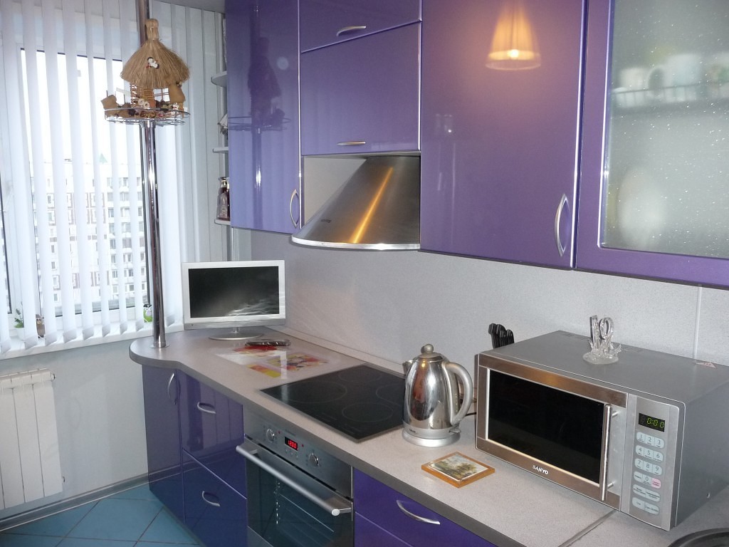 Техника на фиолетовой кухне