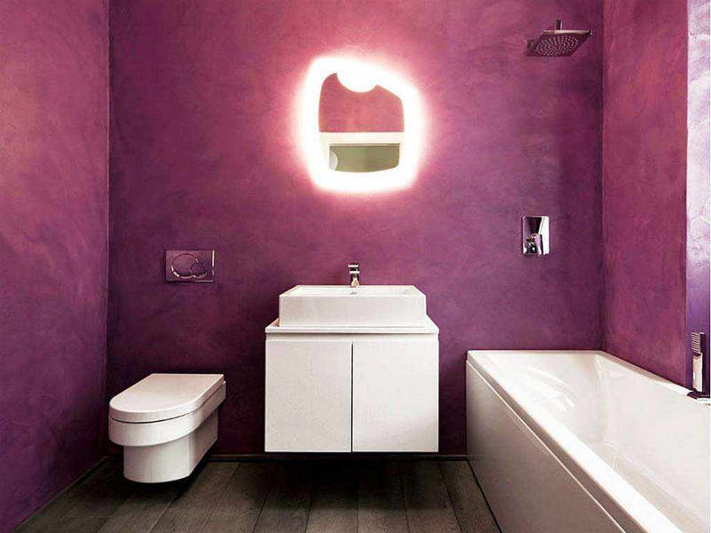 идея использования яркой декоративной штукатурки в дизайне ванной