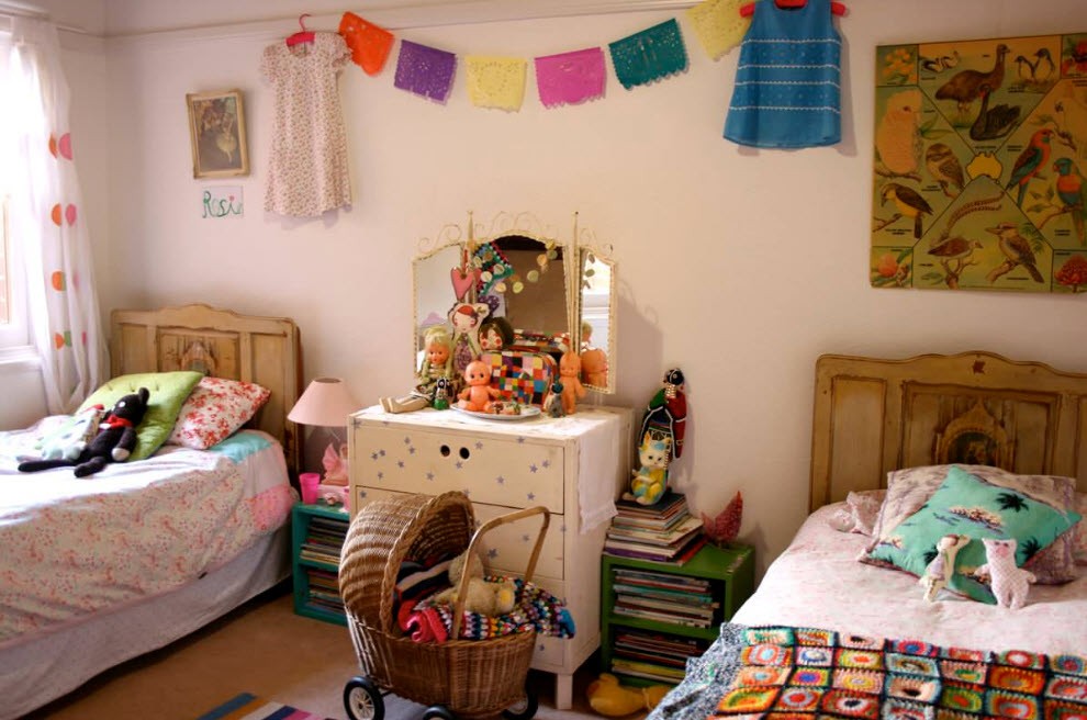 Интерьер комнаты для девочки и мальчика в деревенском стиле