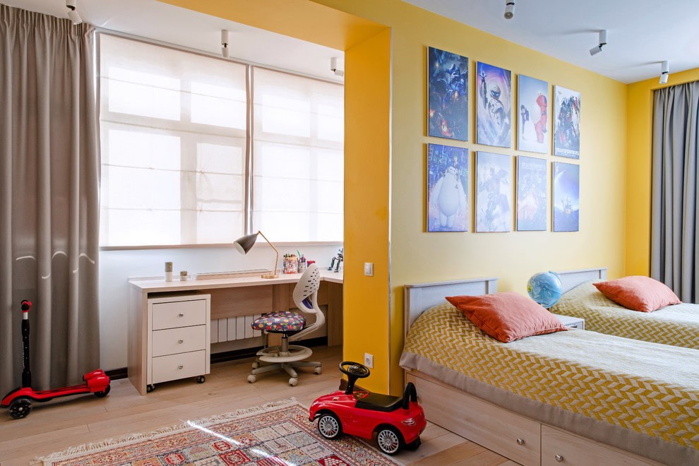 Декор картинами комнаты для детей разного возраста