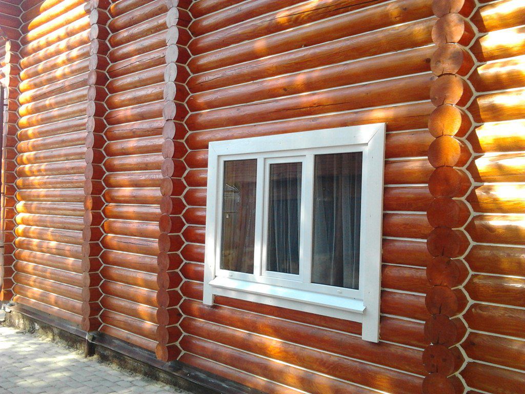 Обработанный фасад бревенчатого дома