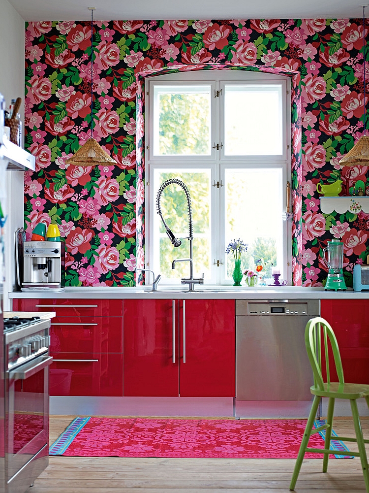 Креативные обои в стильном интерьере кухни от Debi Treloar