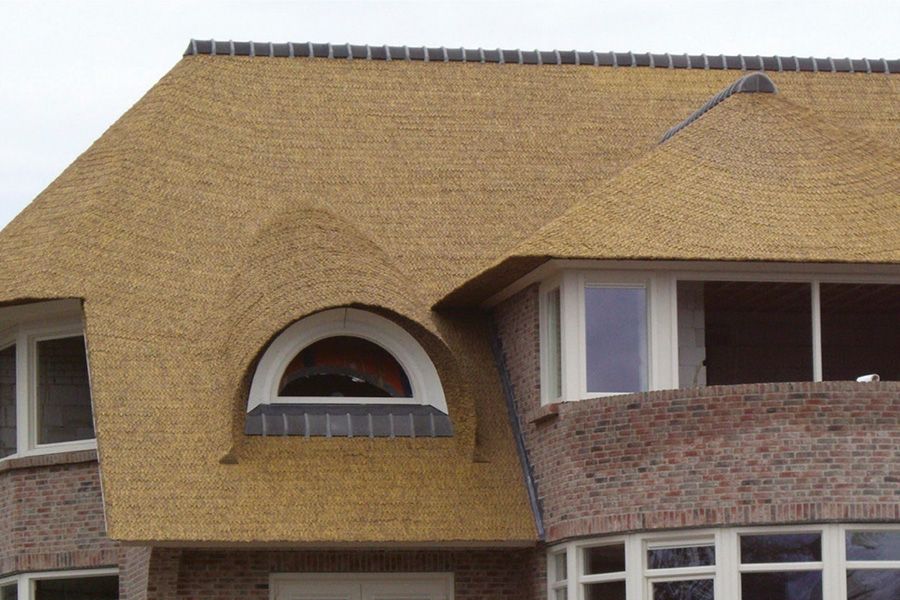 Крыша из искусственной соломы