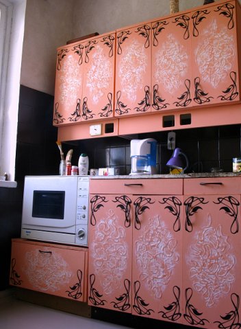 Розовая реставрация кухонного гарнитура
