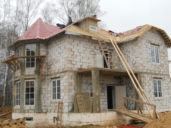 Фото строительных работ дома из пеноблоков