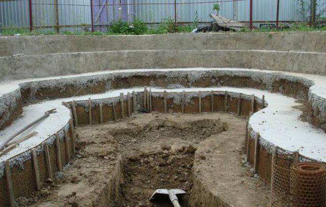 a_homebuilt_swimming_pool_thats_pretty_awesome_640_13