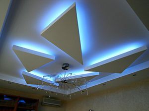 Комбинация подсветки потолка