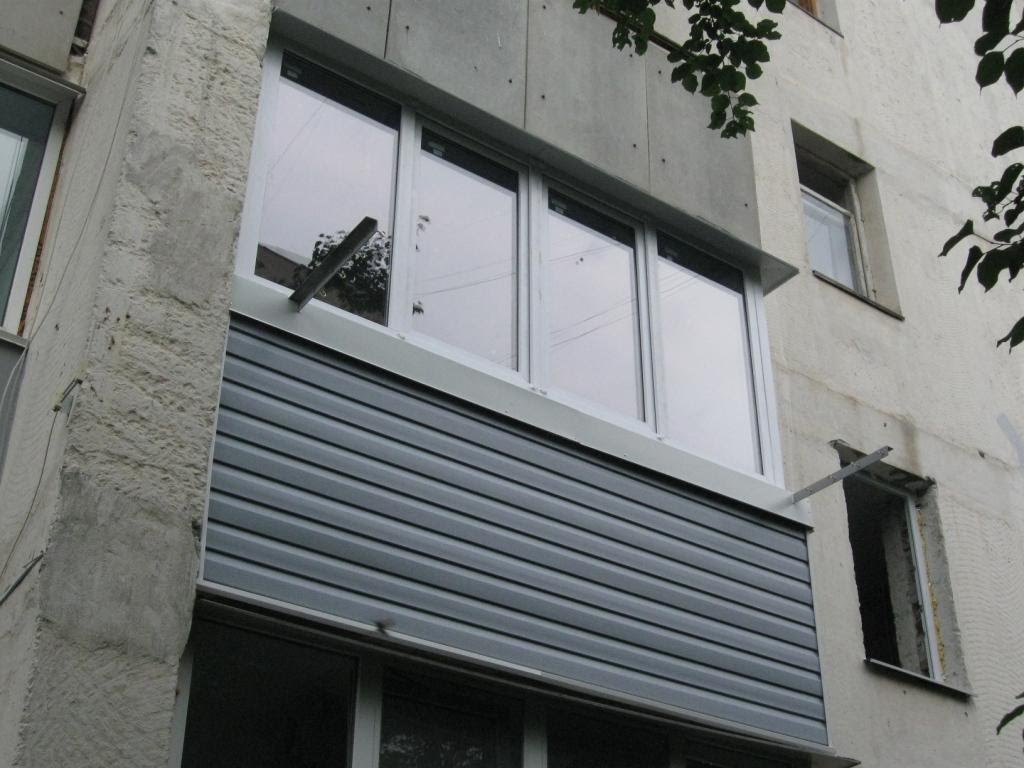 Отделка балкона металлическим сайдингом