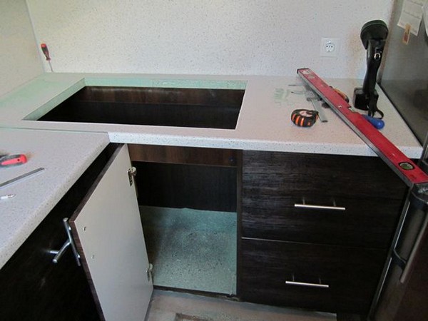 установка мебели на завершающем этапе ремонта кухни фото