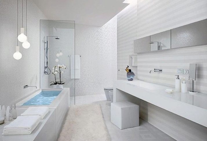 Белая плитка для ванной: особенности материала и варианты отделки 