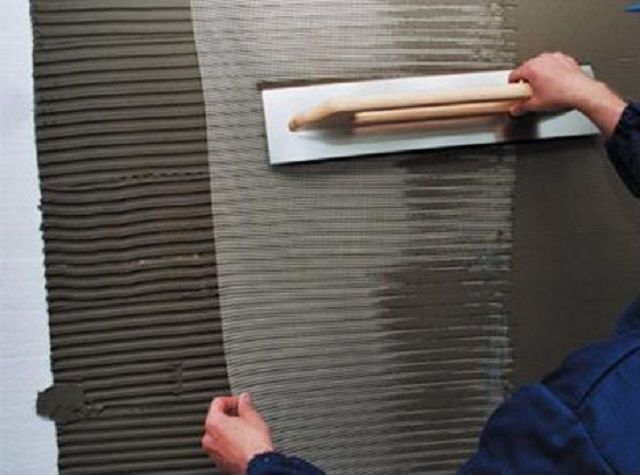 Армирование утепленной поверхности стены серпянкой и штукатурным (клеевым) раствором