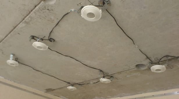 Прокладка проводки до установки гипсокартонного потолка