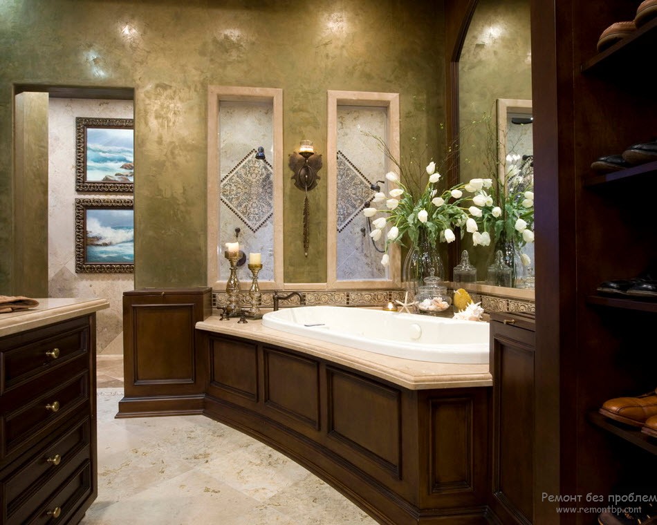 Роскошная благородная ванная комната с отделкой стен декоративной штукатуркой